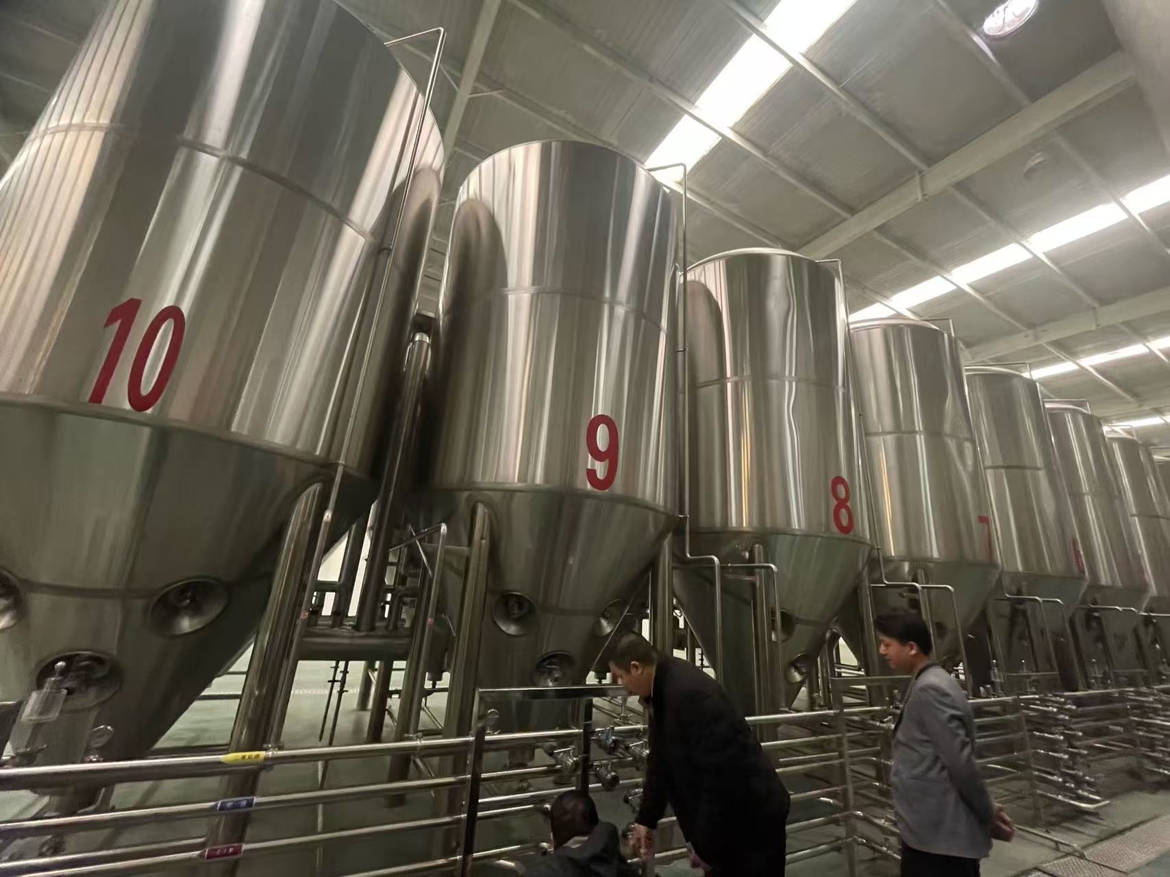 肥城精酿啤酒设备厂—平面布置、设备设计、制造、调试、培训等一条龙服务
